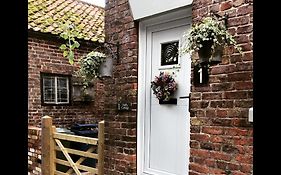 Holly Cottage Wold Newton, Near Yorkshire Coast